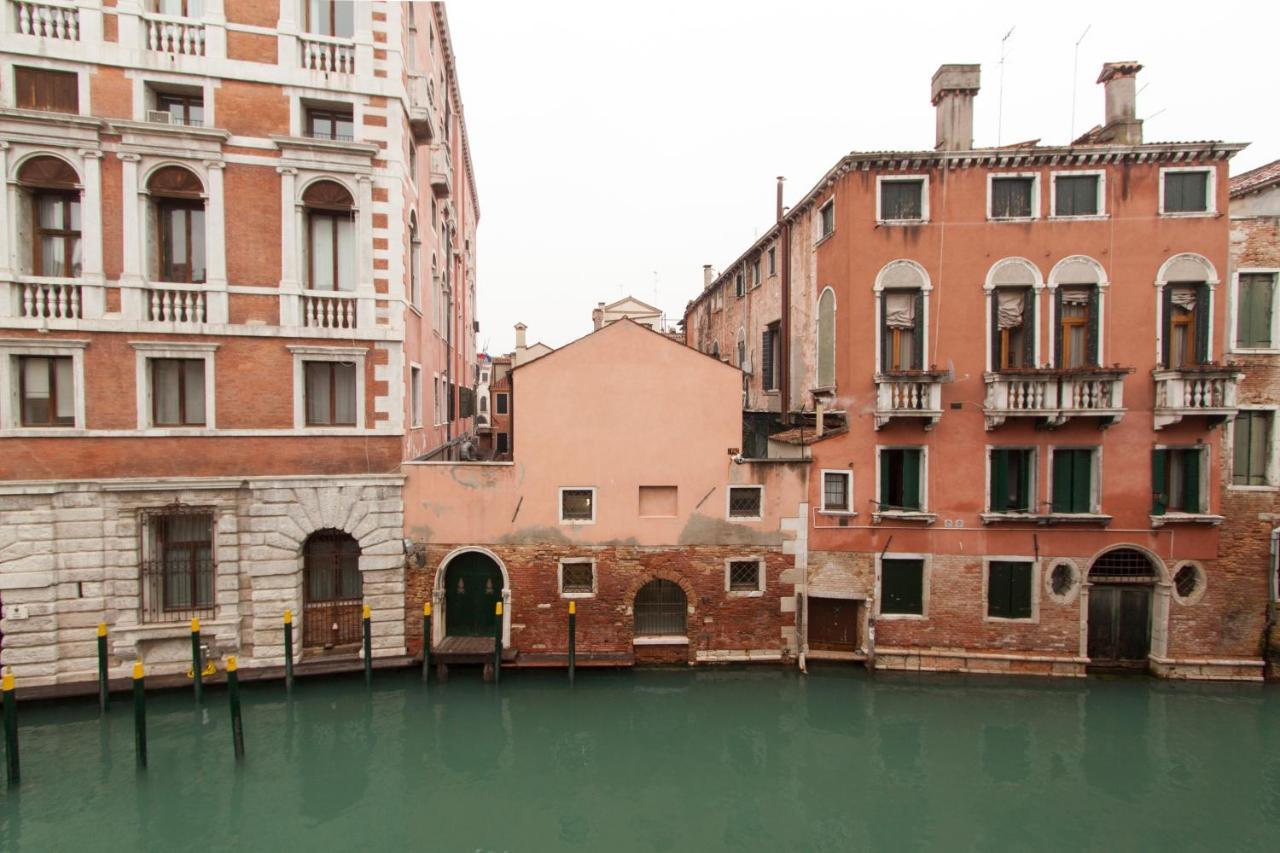 Explore Venice From A Sophisticated Hideaway In San Polo Exterior photo