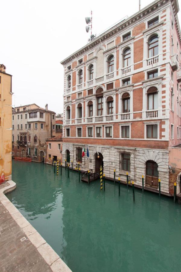 Explore Venice From A Sophisticated Hideaway In San Polo Exterior photo