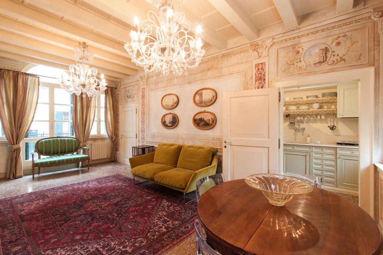 Explore Venice From A Sophisticated Hideaway In San Polo Exterior photo