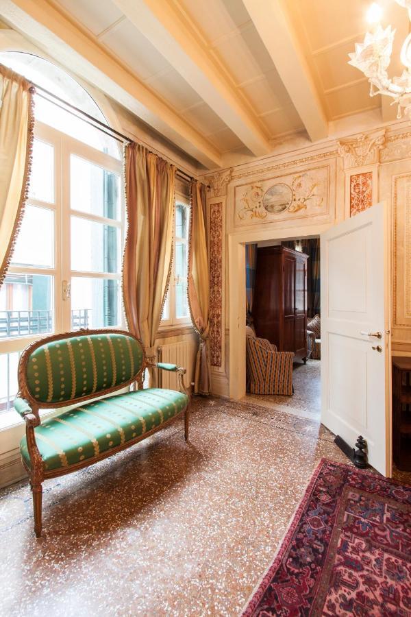 Explore Venice From A Sophisticated Hideaway In San Polo Exterior photo